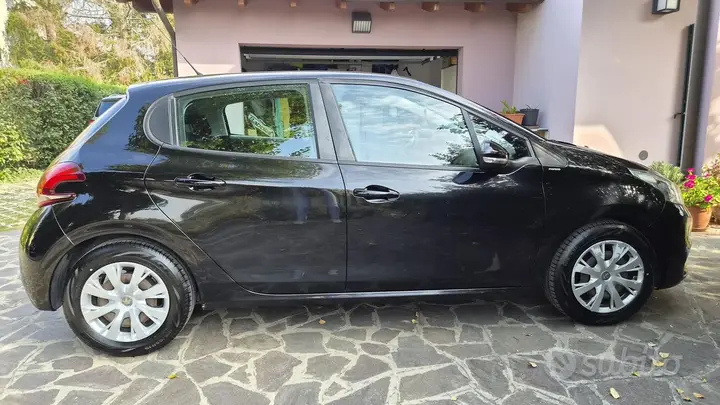 Peugeot 208 2018 photo 4