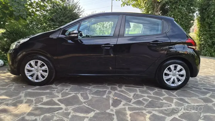 Peugeot 208 2018 photo 3