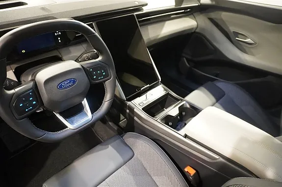 Ford Explorer 2026 photo 2