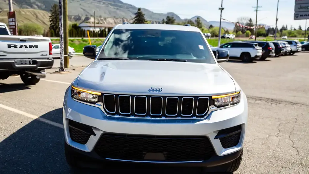 Jeep Grand Cherokee 2026 photo 4