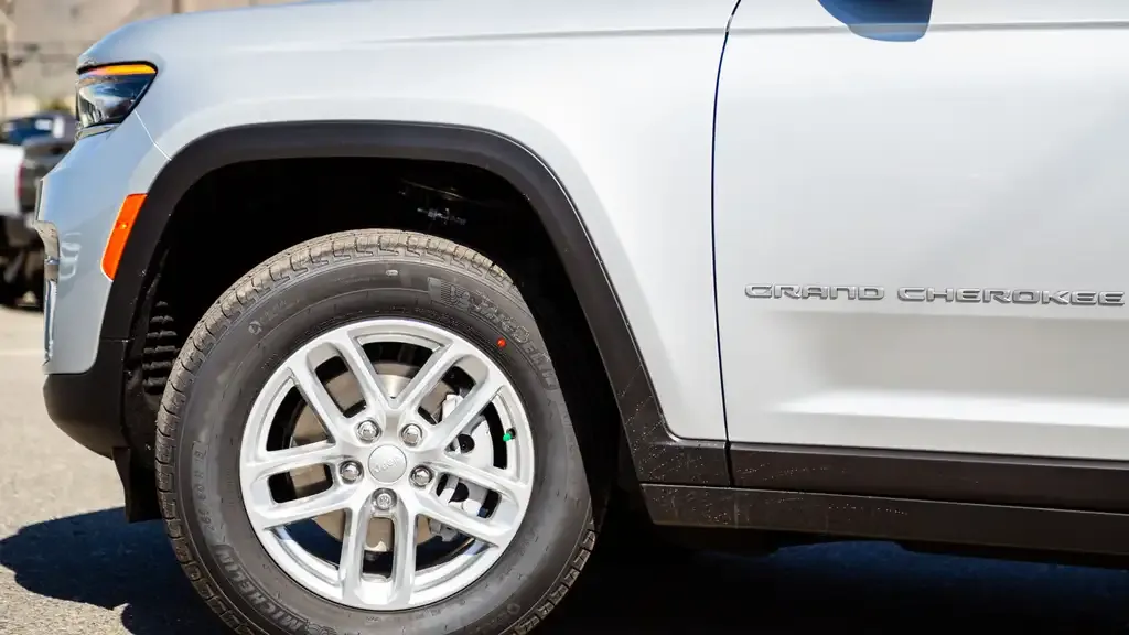 Jeep Grand Cherokee 2026 photo 3