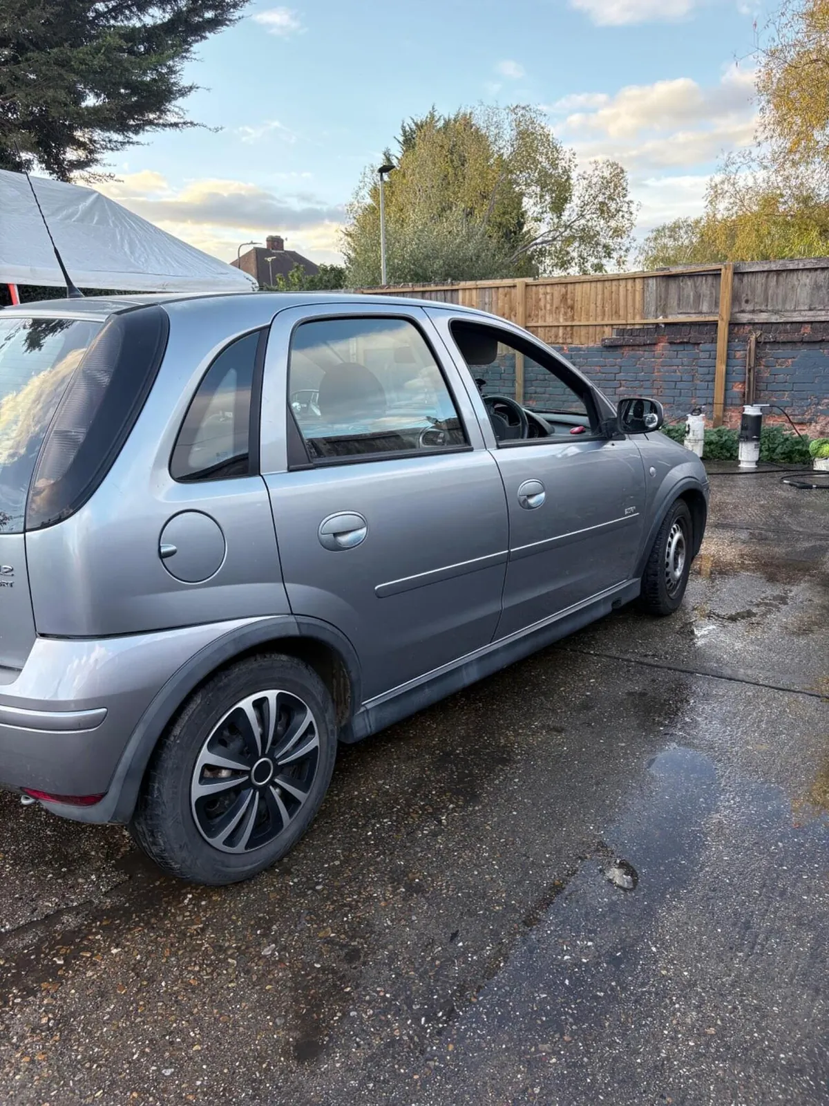 Vauxhall Corsa 2005 photo 2