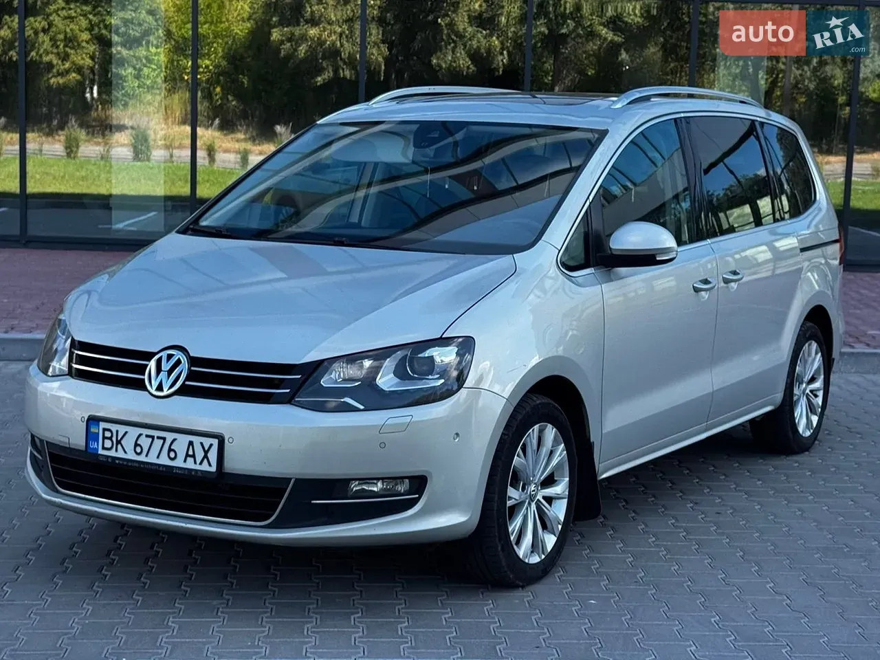 Volkswagen Sharan 2012 photo 2