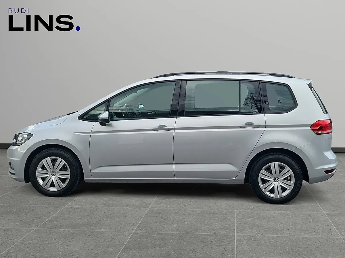 Volkswagen Touran 2023 photo 2