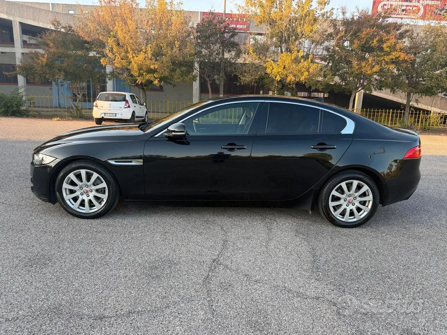 Jaguar Xe 2016 photo 4