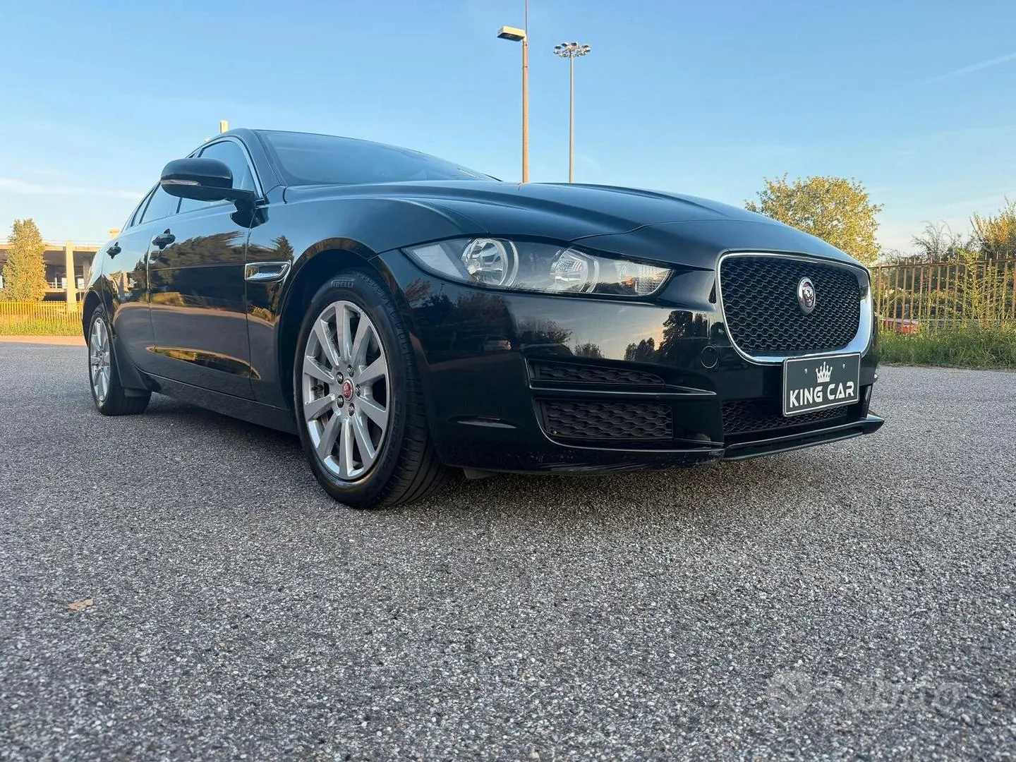 Jaguar Xe 2016 photo 2
