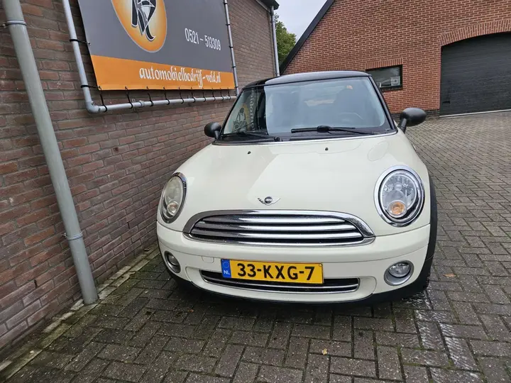 Mini One 2010 photo 2