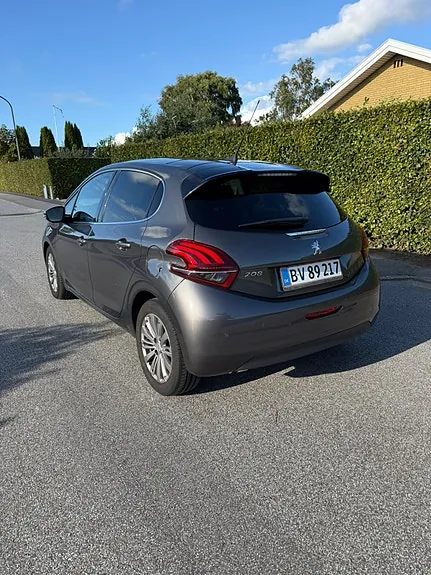 Peugeot 208 2018 photo 5