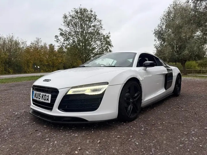 Audi R8 2015 photo 2
