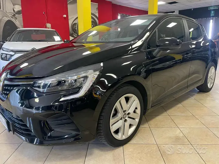 Renault Clio 2022 photo 2