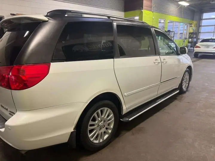 Toyota Sienna 2007 photo 4