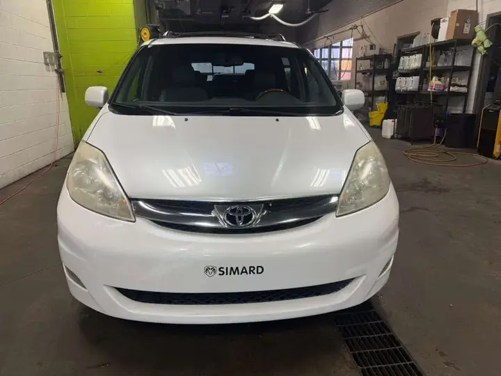 Toyota Sienna 2007 photo 2