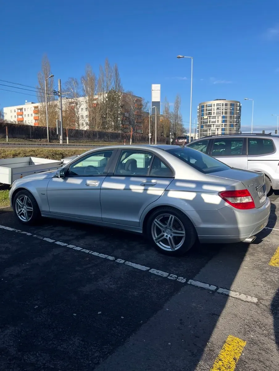 Mercedes-Benz C-Class 2011 photo 3