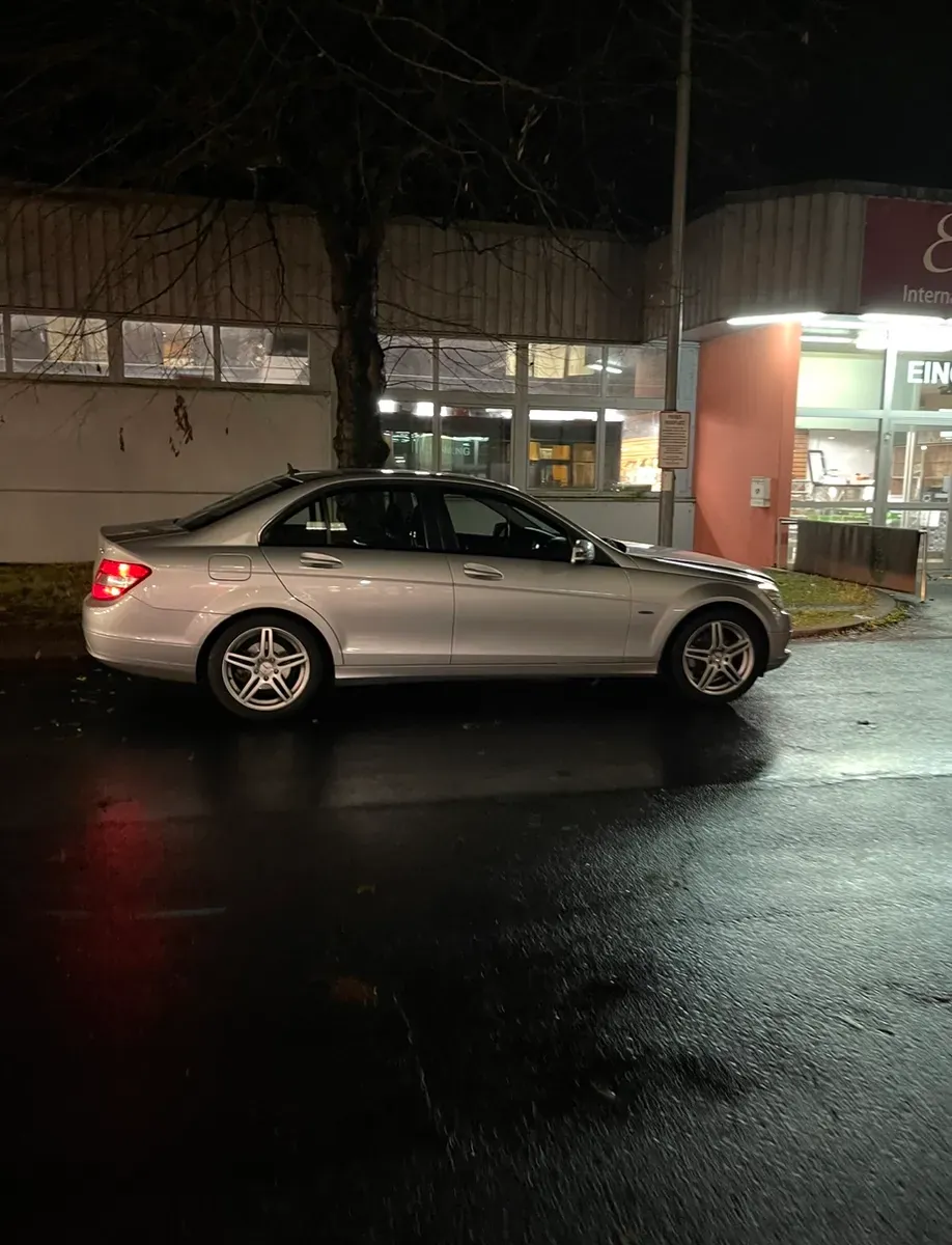 Mercedes-Benz C-Class 2011 photo 2