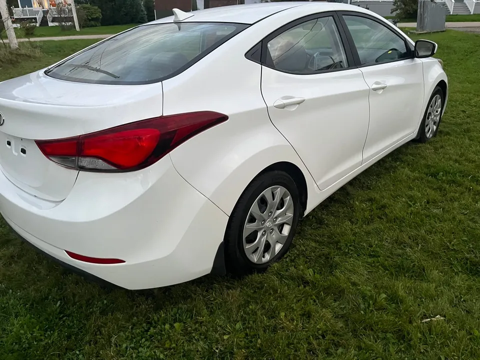 Hyundai Elantra 2015 photo 2