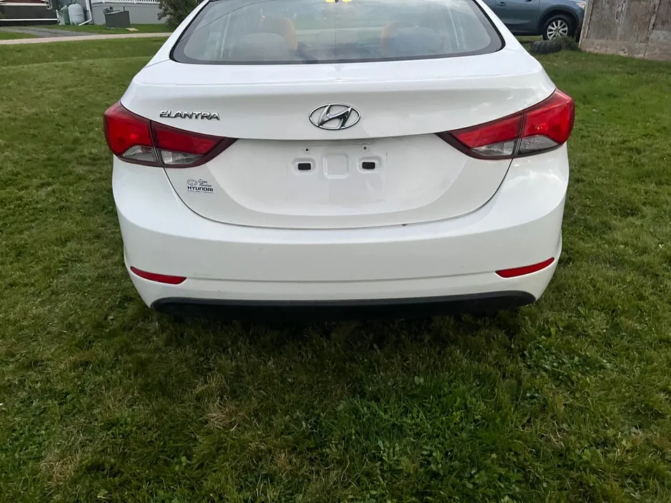 Hyundai Elantra 2015 photo 3