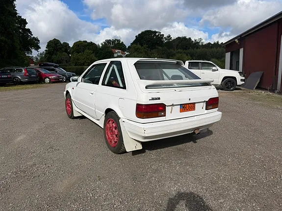 Mazda 323 1987 photo 2