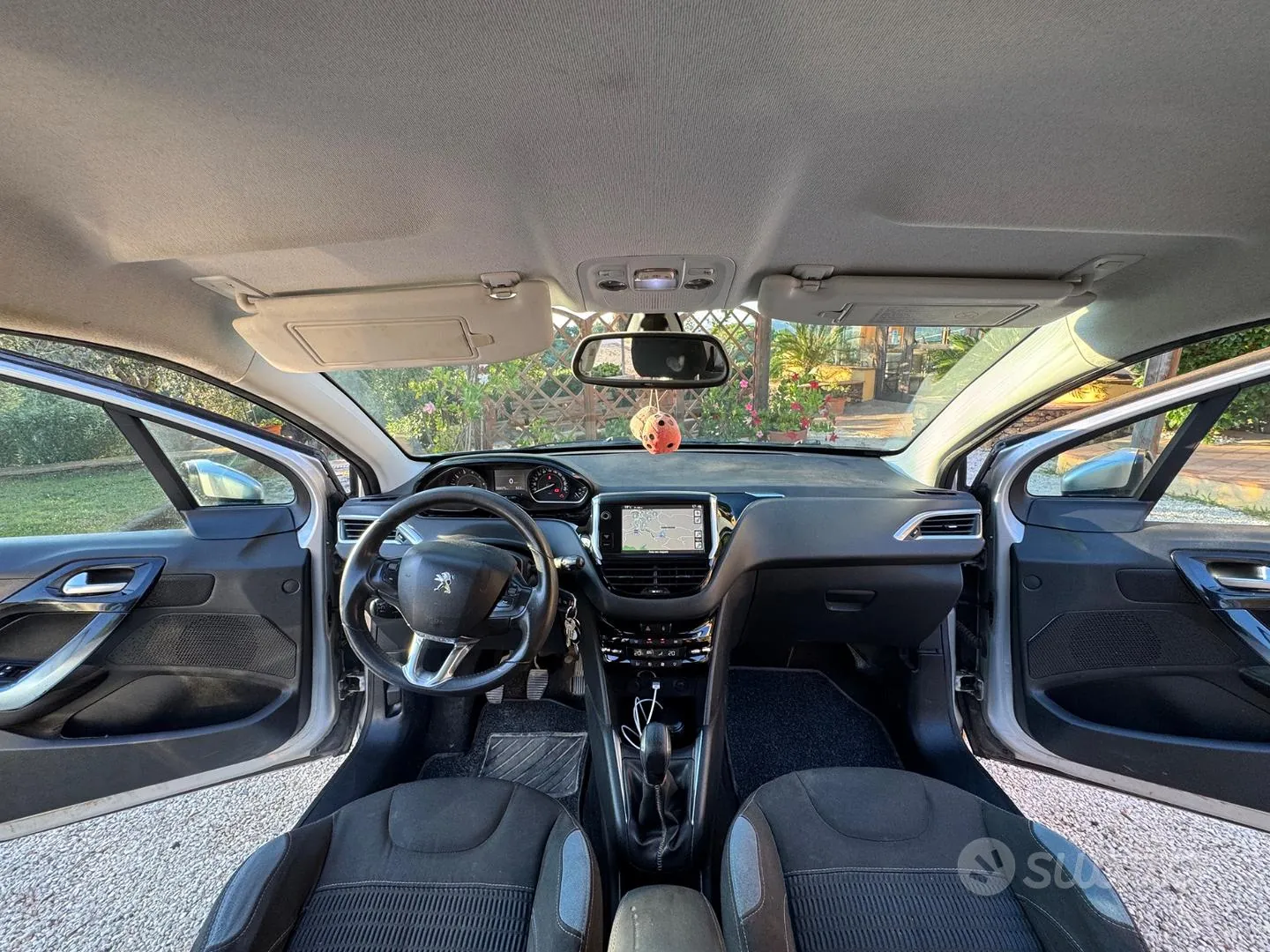 Peugeot 208 2012 photo 4
