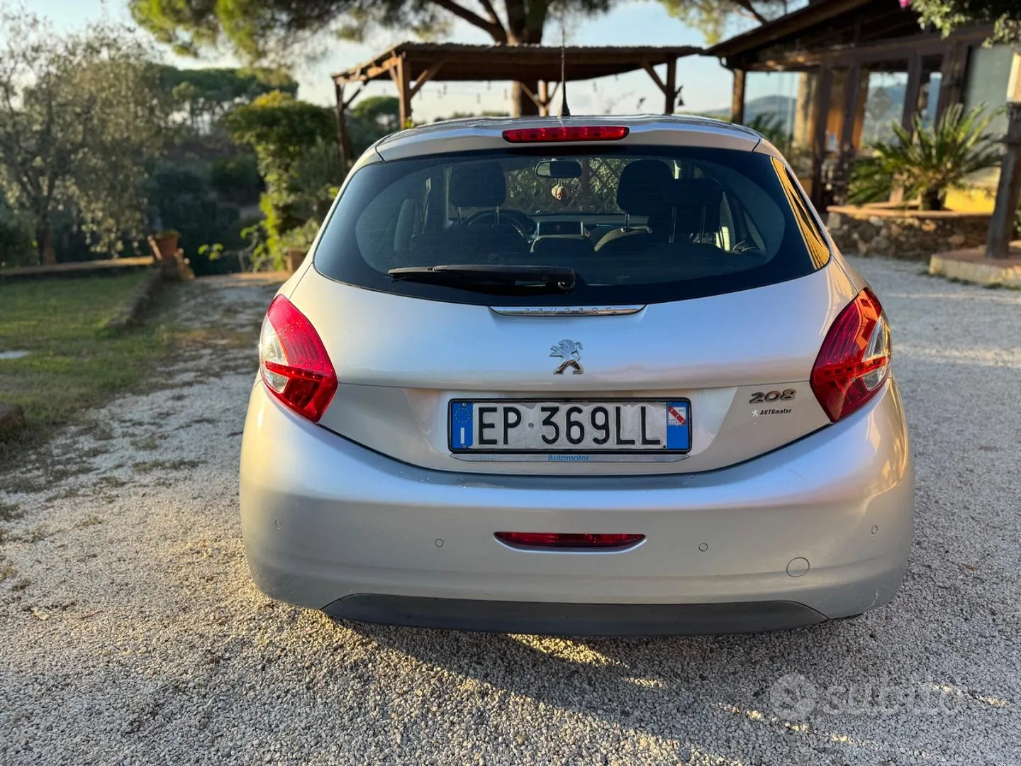 Peugeot 208 2012 photo 3