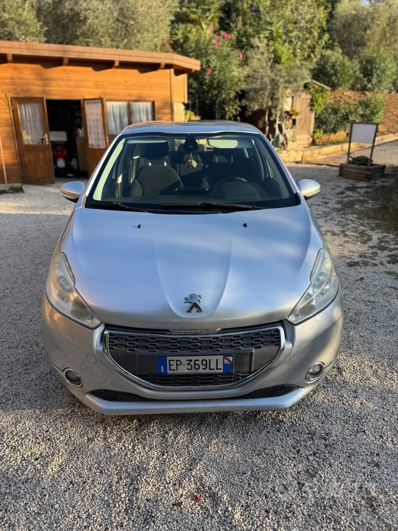 Peugeot 208 2012 photo 5