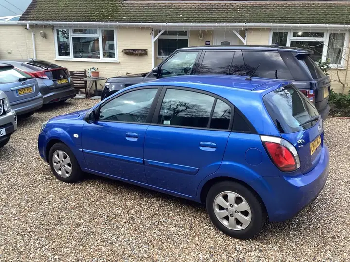 Kia Rio 2010 photo 4