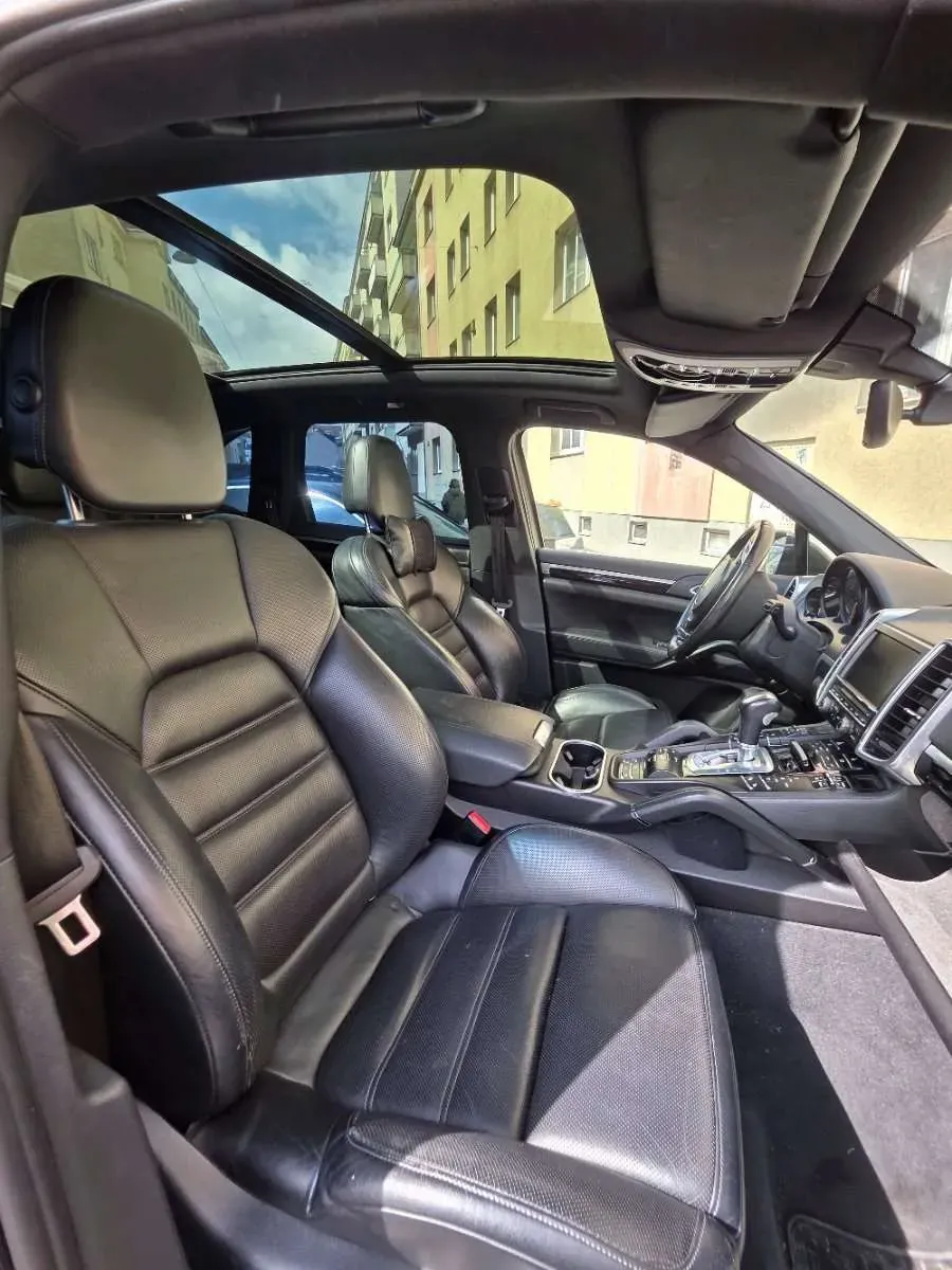 Porsche Cayenne 2011 photo 3