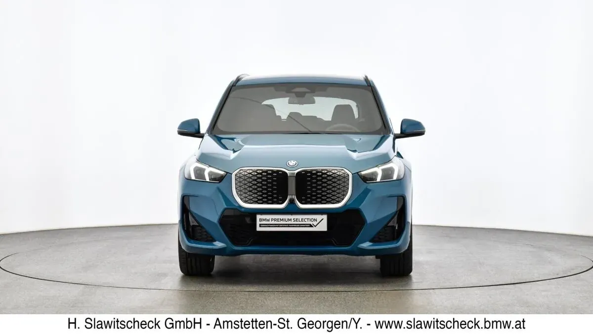 BMW Ix1 2025 photo 2