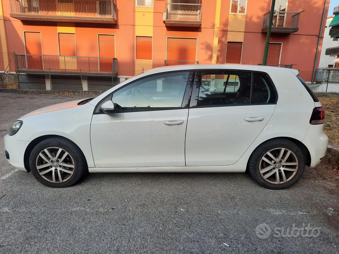 Volkswagen Golf 2011 photo 2