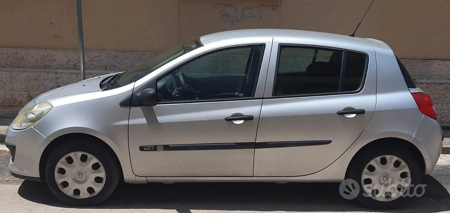 Renault Clio 2006 photo 2