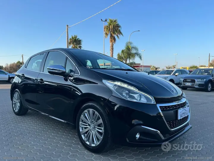 Peugeot 208 2019 photo 3