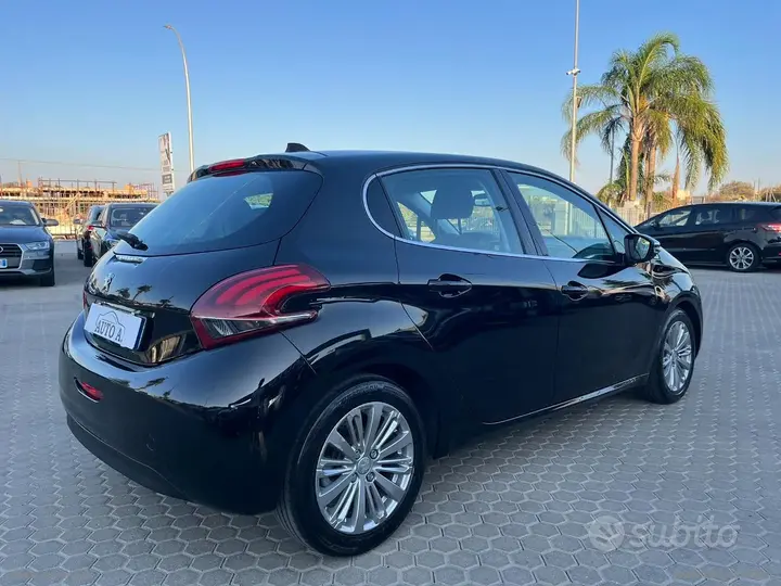 Peugeot 208 2019 photo 4