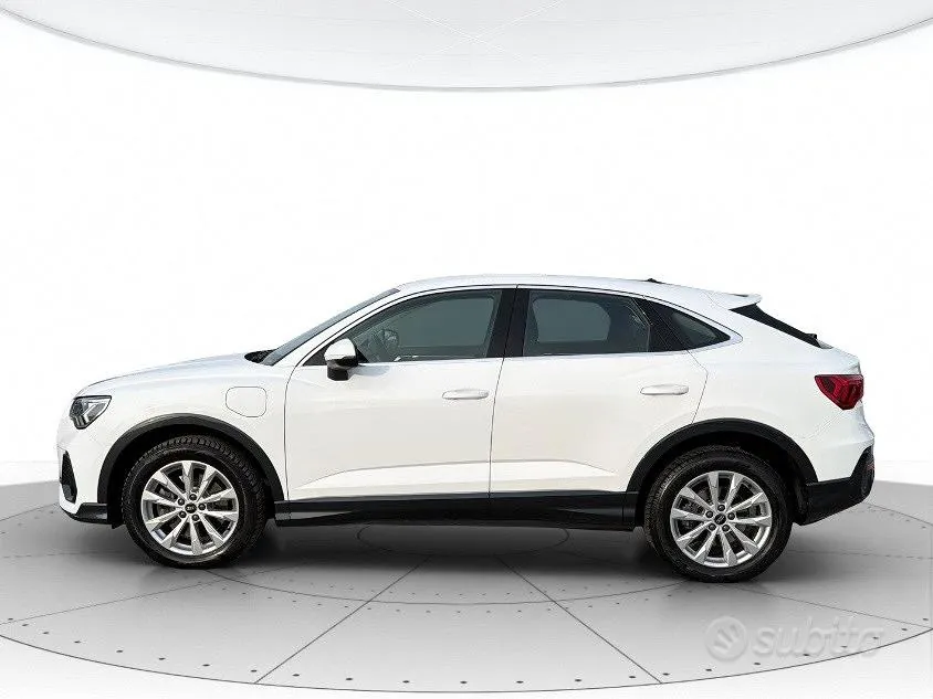 Audi Q3 2022 photo 2