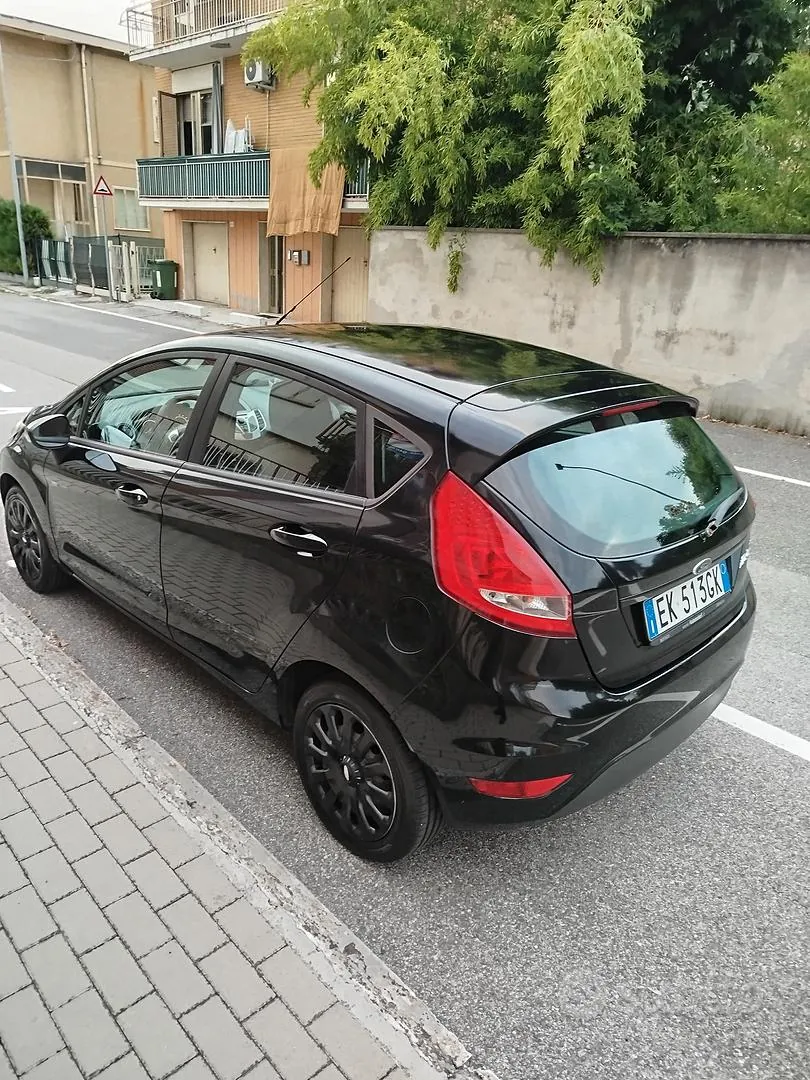 Ford Fiesta 2011 photo 3