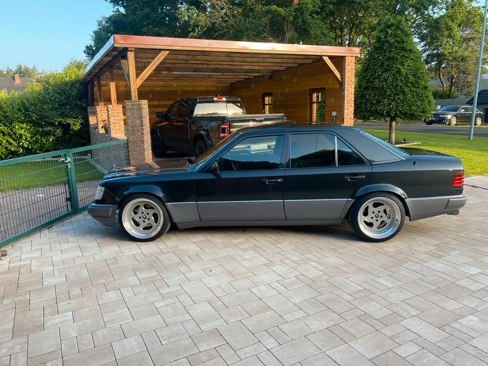 Mercedes-Benz W124