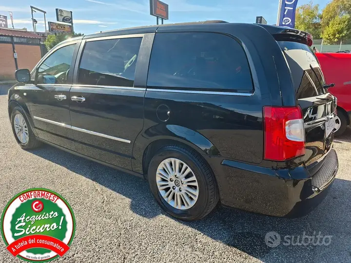 Lancia Voyager 2012 photo 3