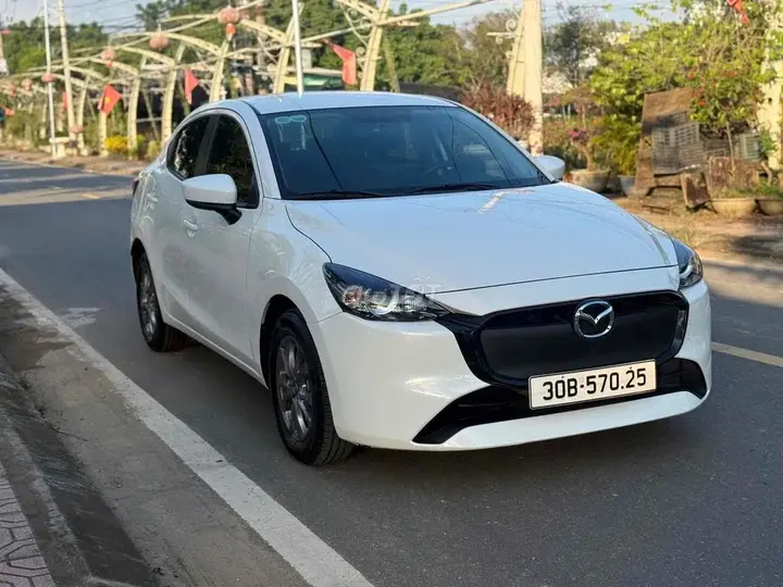 Mazda 2 2025 photo 2