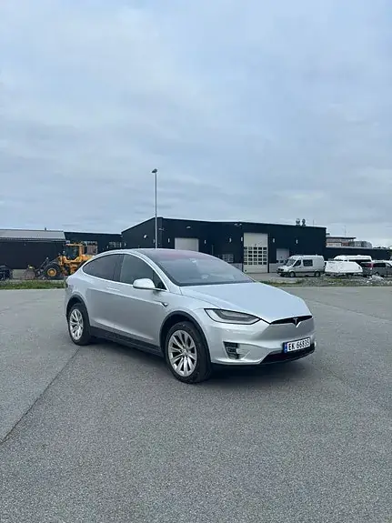 Tesla Model X 2017 photo 2