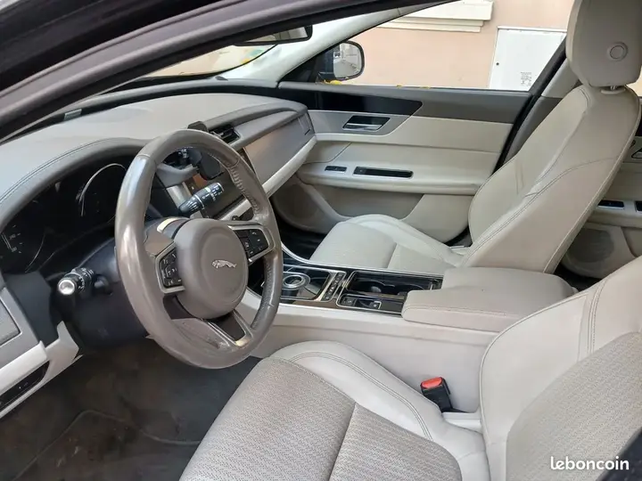 Jaguar Xf 2018 photo 2