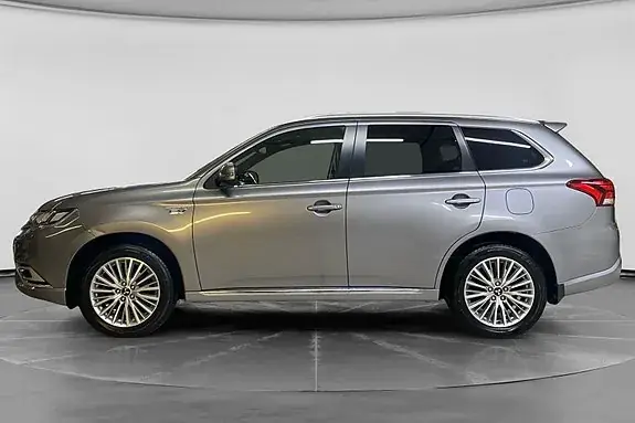 Mitsubishi Outlander 2018 photo 2