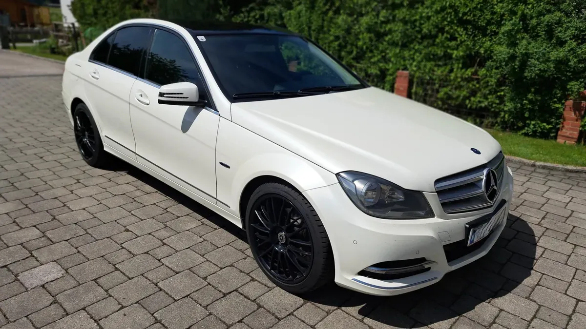 Mercedes-Benz C-Class 2012 photo 3