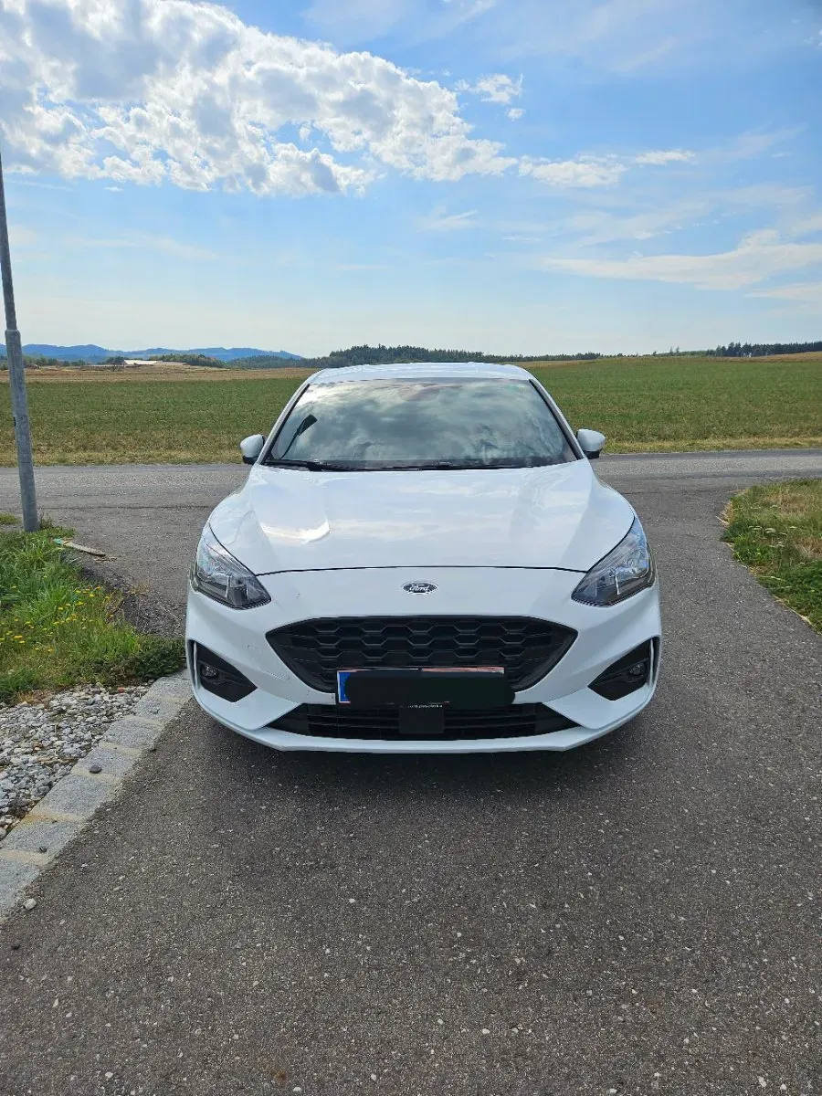 Ford Focus 2022 photo 3
