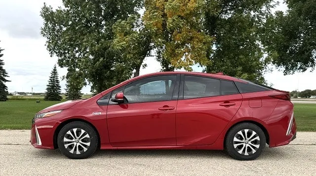 Toyota Prius Prime 2020 photo 2