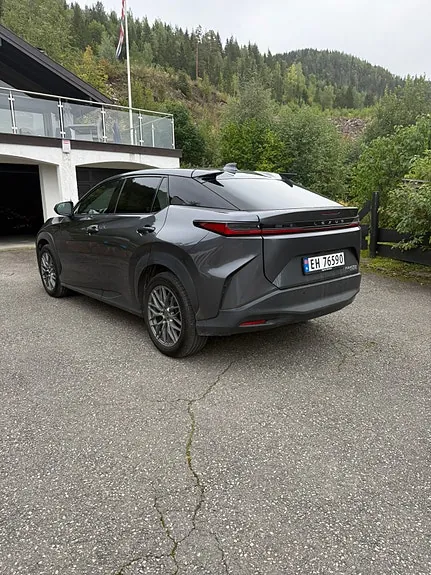 Lexus Rz450E 2024 photo 4