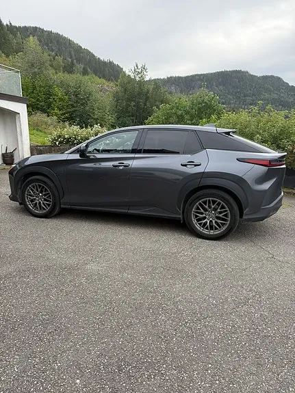 Lexus Rz450E 2024 photo 3