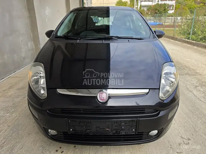 Fiat Grande Punto 2011 photo 2