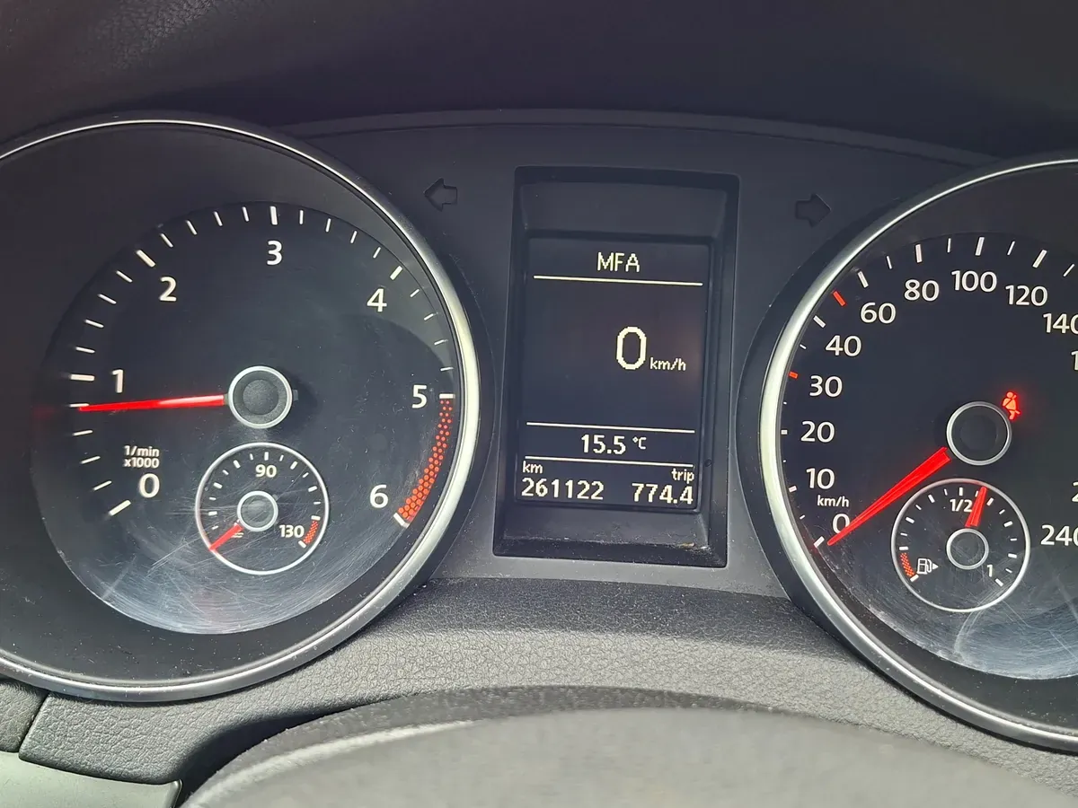 Volkswagen Golf 2010 photo 2