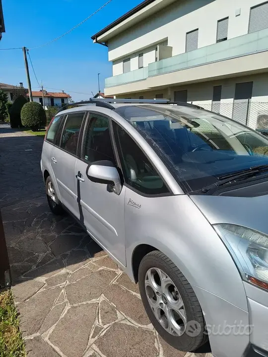 Citroen Grand C4 Picasso 2009 photo 2