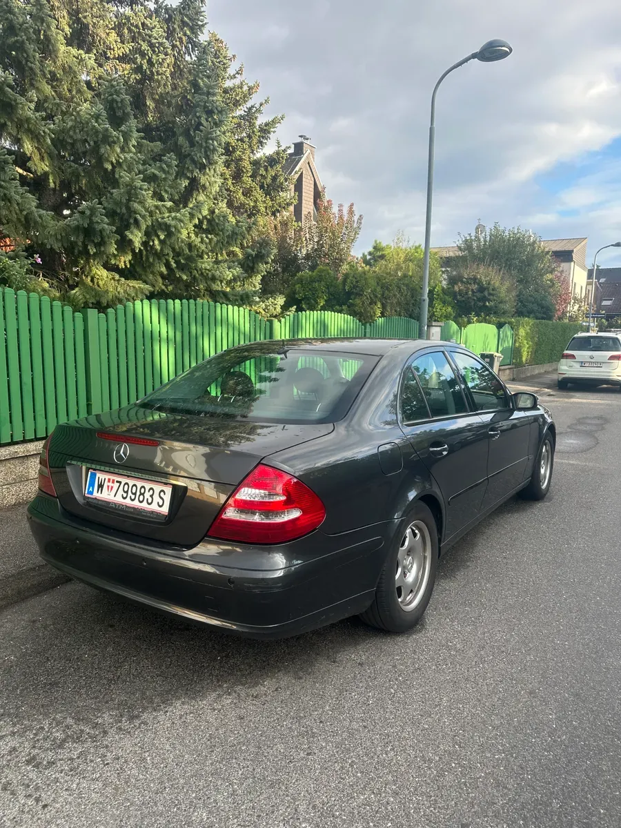 Mercedes-Benz E-Class 2003 photo 3