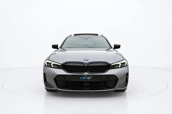 BMW 3 Series 2023 photo 2