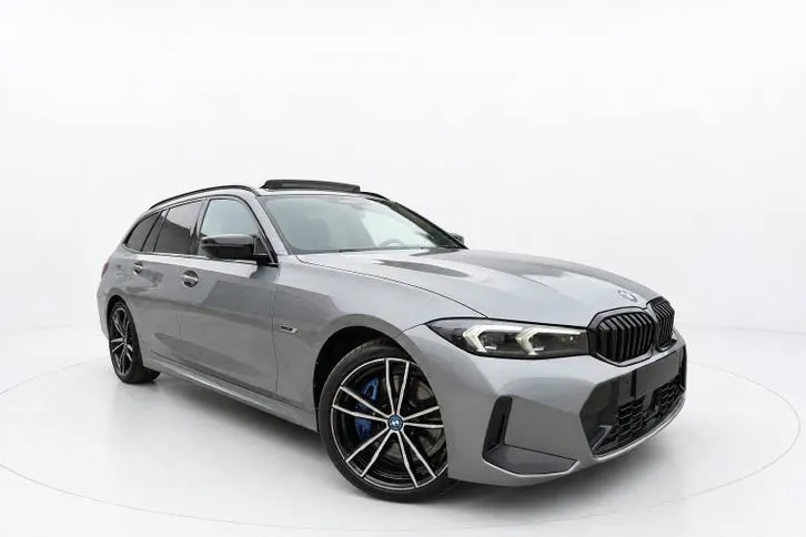 BMW 3 Series 2023 photo 3